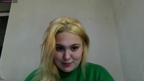 Snapshot of your_dream_04 chatting on January 8, 4:00 pm Erica online show from January 8, 4:00 pm