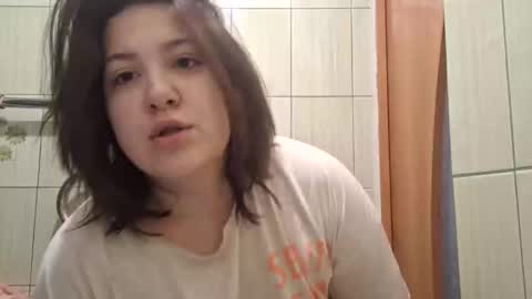 Snapshot of your_dream_04 chatting on January 16, 3:34 am Erica online show from January 16, 3:34 am