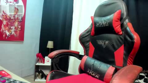 YourSeductiveWife online show from November 15, 8:05 pm