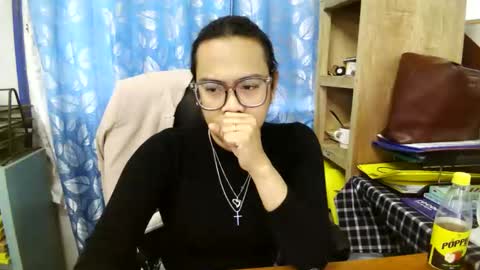 your_dreamgirlxxx69 online show from May 8, 12:27 am