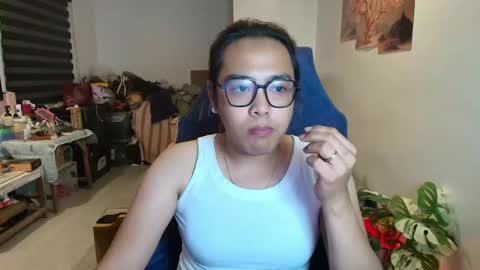 your_dreamgirlxxx69 online show from May 8, 1:16 pm