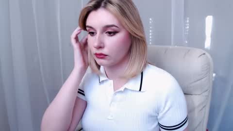 Snapshot of your_freya chatting on March 9, 12:09 pm Freya online show from March 9, 12:09 pm