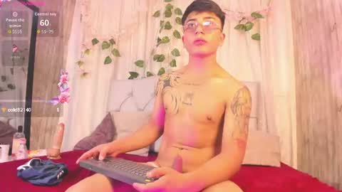your_kitty_boy online show from August 5, 2:03 am