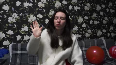 Snapshot of your_little_flexible_girl chatting on February 22, 10:09 pm Meri online show from February 22, 10:09 pm