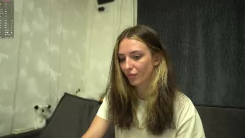 Snapshot of your_little_flexible_girl chatting on May 30, 8:50 pm Meri online show from May 30, 8:50 pm