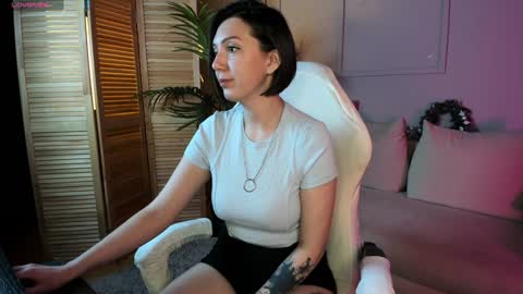 Snapshot of your_little_mom chatting on December 24, 3:47 pm Viky online show from December 24, 3:47 pm