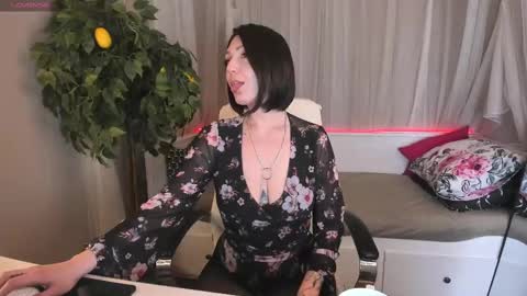 Snapshot of your_little_mom chatting on March 5, 3:51 pm Viky online show from March 5, 3:51 pm