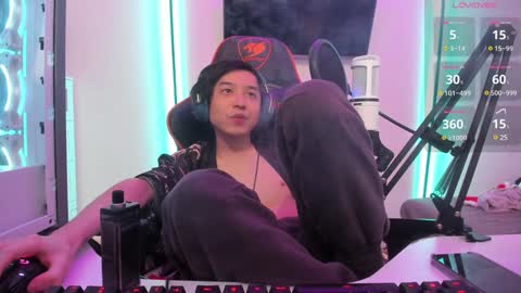 Snapshot of your_little_twink chatting on December 20, 12:19 am Han online show from December 20, 12:19 am