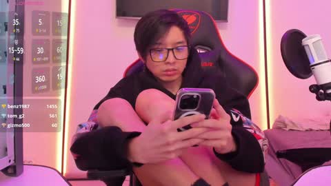 Snapshot of your_little_twink chatting on January 13, 8:47 am Han online show from January 13, 8:47 am