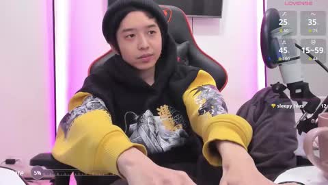 Snapshot of your_little_twink chatting on March 5, 2:46 am Han online show from March 5, 2:46 am