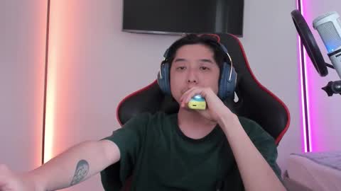 Snapshot of your_little_twink chatting on September 24, 11:02 am Han online show from September 24, 11:02 am