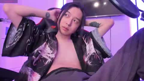 Snapshot of your_little_twink chatting on November 4, 12:54 am Han online show from November 4, 12:54 am