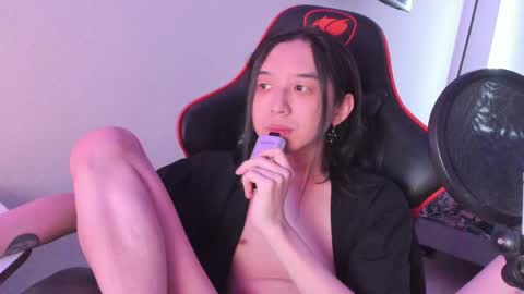 Snapshot of your_little_twink chatting on May 10, 5:23 am Han online show from May 10, 5:23 am