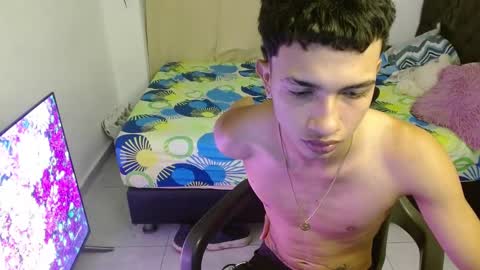 Snapshot of your_master7 chatting on January 7, 7:00 am your_master7 online show from January 7, 7:00 am