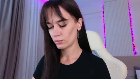 Jessica Loyd online show from April 3, 3:15 am