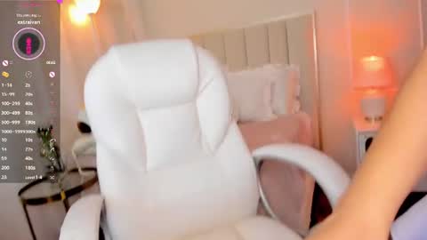 Snapshot of your_petite18 chatting on July 6, 11:51 pm your_petite18 online show from July 6, 11:51 pm