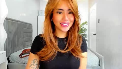 Snapshot of your_pov chatting on December 14, 5:35 am Lena online show from December 14, 5:35 am