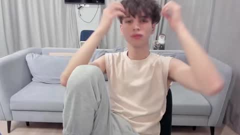 your_shy_guy online show from February 13, 6:48 pm