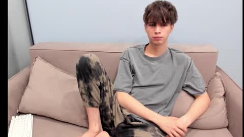 your_shy_guy online show from October 23, 2:22 am