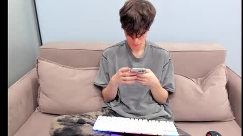 your_shy_guy online show from October 26, 2:06 am