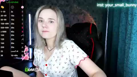 Snapshot of your_small_bunny chatting on July 21, 2:03 am Molly online show from July 21, 2:03 am