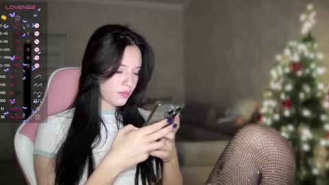 Snapshot of your_sweet_angel_ chatting on January 17, 5:41 pm Mia online show from January 17, 5:41 pm