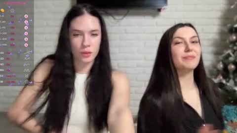 Snapshot of your_sweet_angel_ chatting on January 25, 12:06 am Mia online show from January 25, 12:06 am