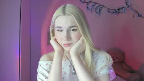 Alice online show from March 18, 4:43 pm