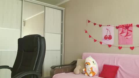 Alice online show from June 1, 11:45 am
