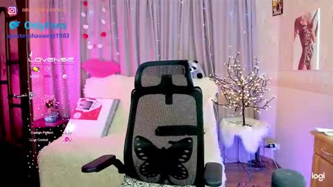 Snapshot of your_wild_amazon_forever chatting on February 18, 1:11 pm you can call baby Anna my goddess online show from February 18, 1:11 pm