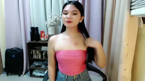 Snapshot of yourangelictransgirl chatting on December 29, 2:42 pm Hi its me Yna online show from December 29, 2:42 pm