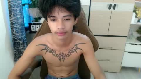 yourasian_eric online show from March 10, 11:32 pm