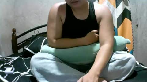 Snapshot of yourasian_lover29 chatting on April 24, 5:04 pm yourasian_lover29 online show from April 24, 5:04 pm