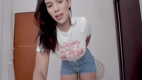 insta  yourboniee online show from December 28, 2:32 pm