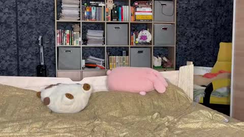 Mia online show from April 16, 4:19 pm