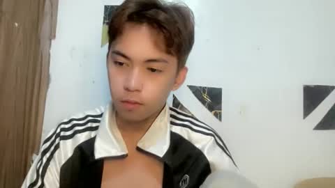 Snapshot of yourcummer_april chatting on June 3, 6:05 am April online show from June 3, 6:05 am