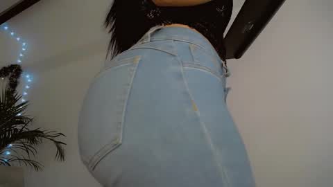 Snapshot of yourcutegiirl chatting on November 15, 6:15 pm Salom online show from November 15, 6:15 pm