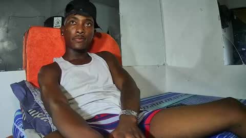 Yourdaddy2005 online show from April 13, 9:37 am