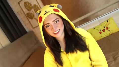 JEN  online show from September 21, 9:33 am