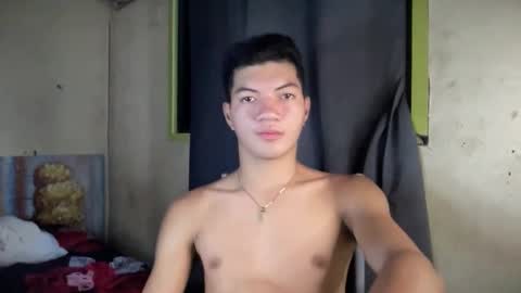 Snapshot of yourdreamboy_nash chatting on February 12, 7:03 am NASH online show from February 12, 7:03 am