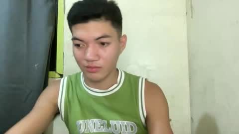 Snapshot of yourdreamboy_nash chatting on February 21, 12:28 pm NASH online show from February 21, 12:28 pm