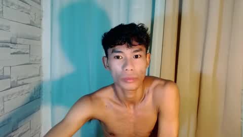 Snapshot of yourdreamboyx chatting on December 8, 7:00 pm Rence online show from December 8, 7:00 pm