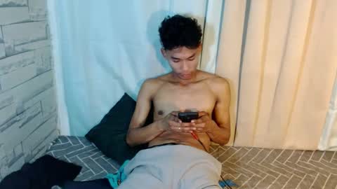 Snapshot of yourdreamboyx chatting on December 9, 8:44 pm Rence online show from December 9, 8:44 pm