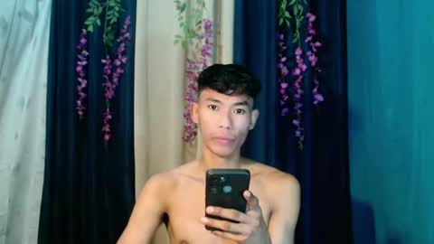 Snapshot of yourdreamboyx chatting on December 10, 6:17 pm Rence online show from December 10, 6:17 pm