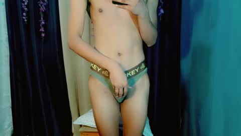 Snapshot of yourdreamboyx chatting on December 13, 5:21 pm Rence online show from December 13, 5:21 pm