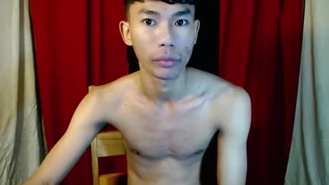 Snapshot of yourdreamboyx chatting on December 16, 1:00 pm Rence online show from December 16, 1:00 pm