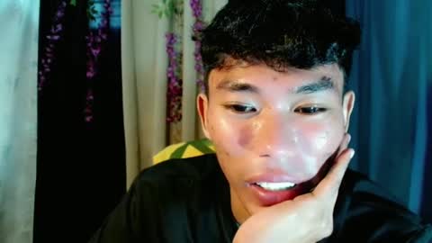 Snapshot of yourdreamboyx chatting on December 24, 11:33 pm Rence online show from December 24, 11:33 pm