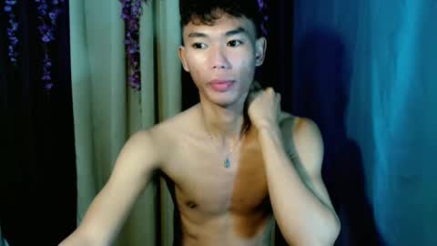 Snapshot of yourdreamboyx chatting on January 1, 10:24 pm Rence online show from January 1, 10:24 pm