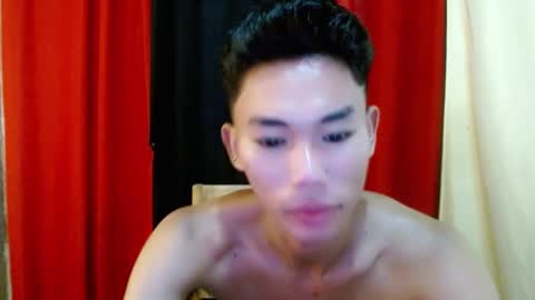 Snapshot of yourdreamboyx chatting on February 9, 1:55 am Rence online show from February 9, 1:55 am