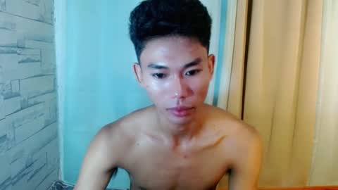 Snapshot of yourdreamboyx chatting on February 13, 9:27 pm Rence online show from February 13, 9:27 pm